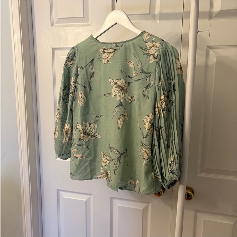 RW&CO. Sage Green Floral Print Blouse Pleated Ballon Sleeves Size Small - Picture 4 of 13